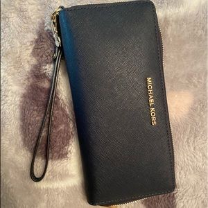 Michael kors wallet new never used